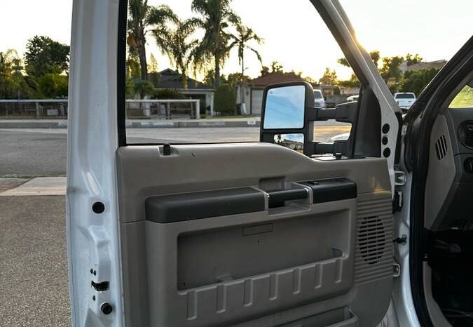 
								2008 Ford F-550 Super Duty full									