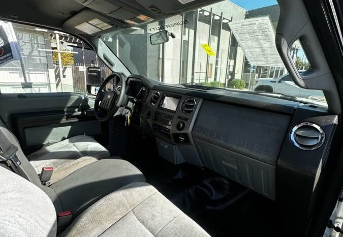 
								2012 Ford F-550 Super Duty full									