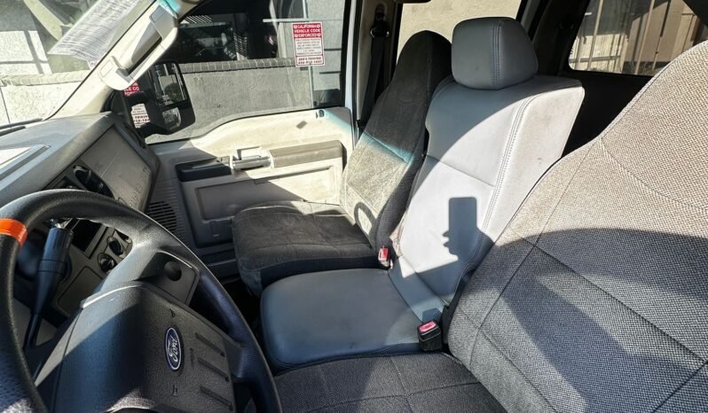 
								2009 Ford F550 Super Duty full									