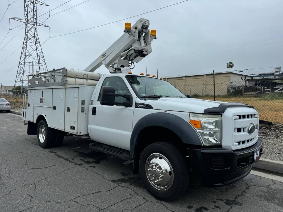 2013 Ford F-450 Bucket Truck – Altec AT200A