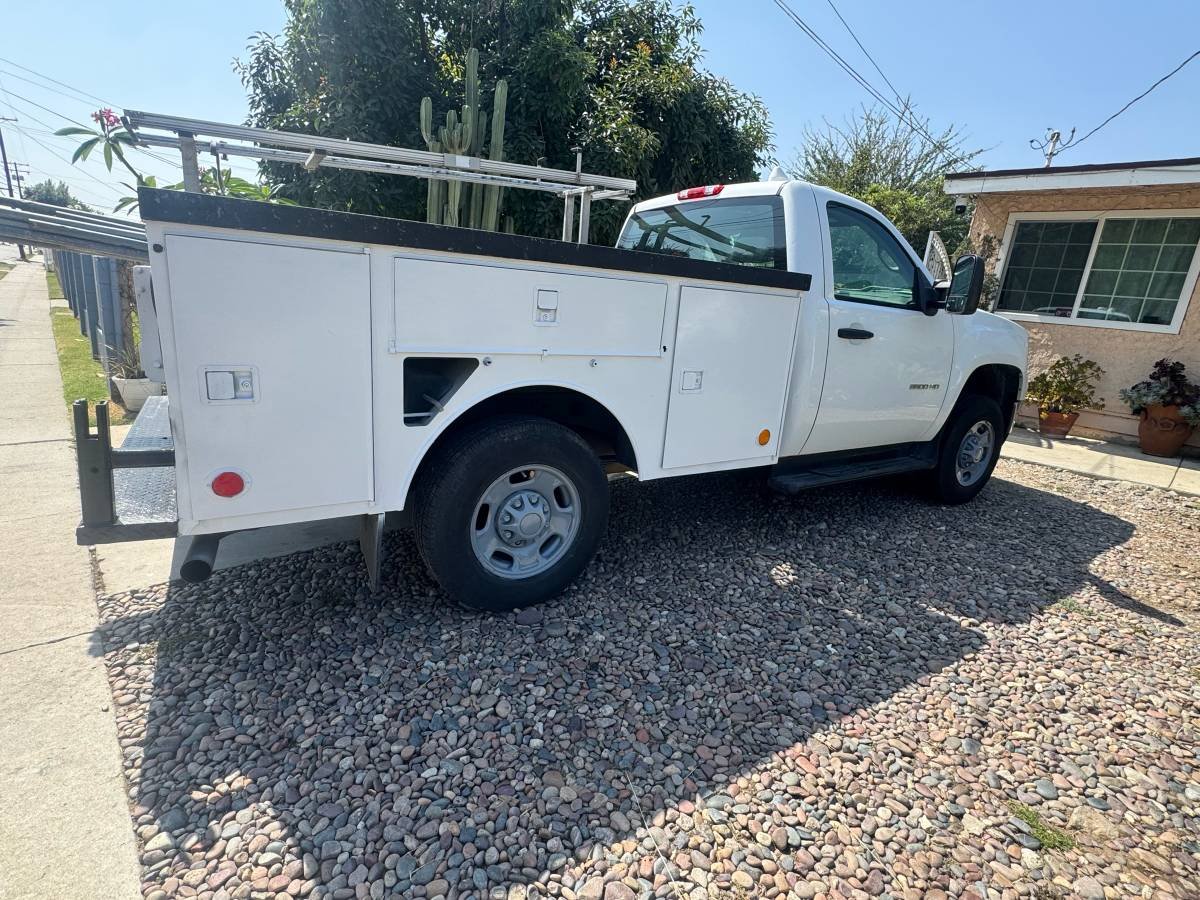 2012 GMC sierra 2500 HD 6.0 V8 – $11,800 (West Covina)