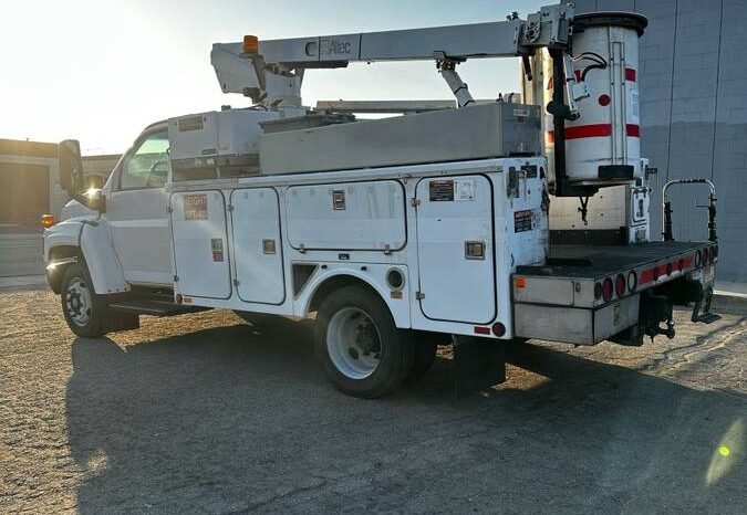 
								2005 Chevrolet C4500 8.1 V8 gas bucket tuck full									