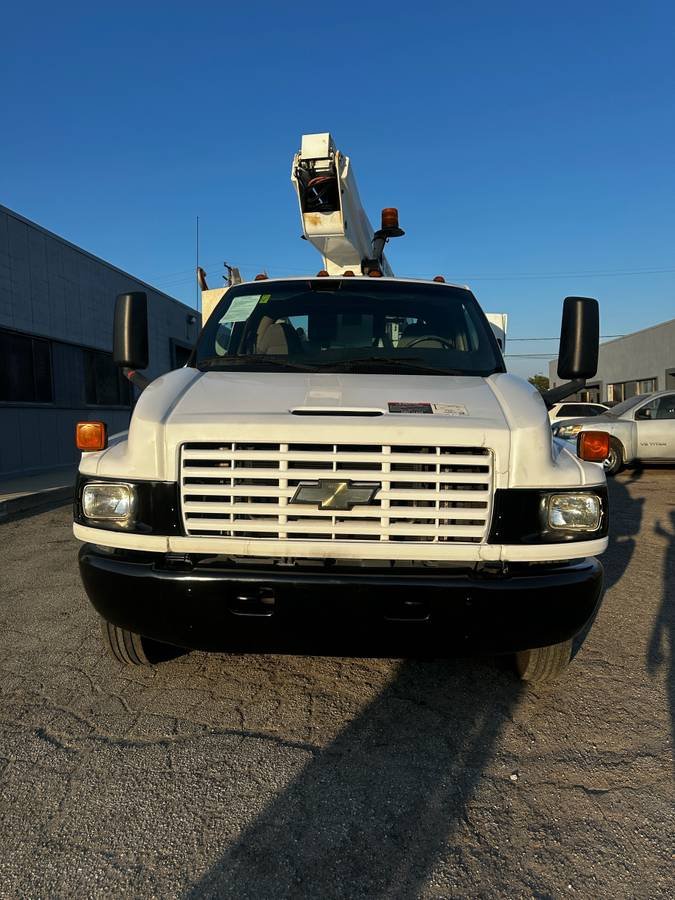 2005 Chevrolet C4500 8.1 V8 gas bucket tuck