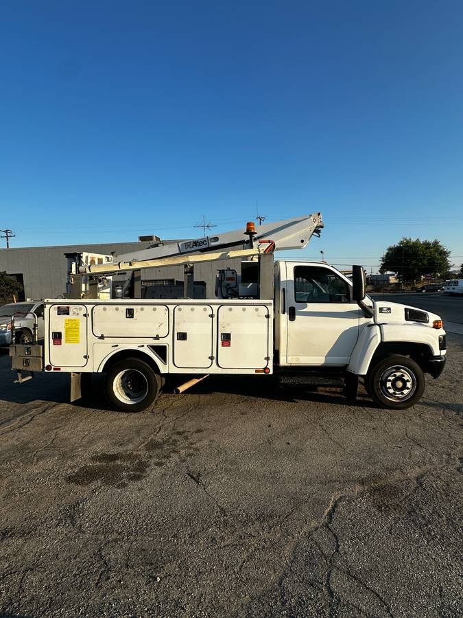 2005 Chevrolet C4500 8.1 V8 gas bucket tuck