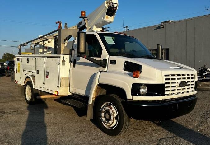 
								2005 Chevrolet C4500 8.1 V8 gas bucket tuck full									