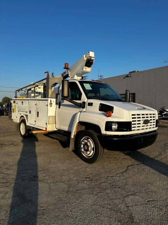 2005 Chevrolet C4500 8.1 V8 gas bucket tuck