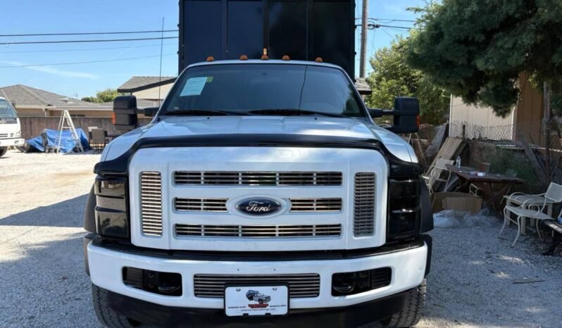 
								2009 Ford F-550 Super Duty 6.8 V10 gas full									