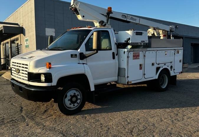 
								2005 Chevrolet C4500 8.1 V8 gas bucket tuck full									