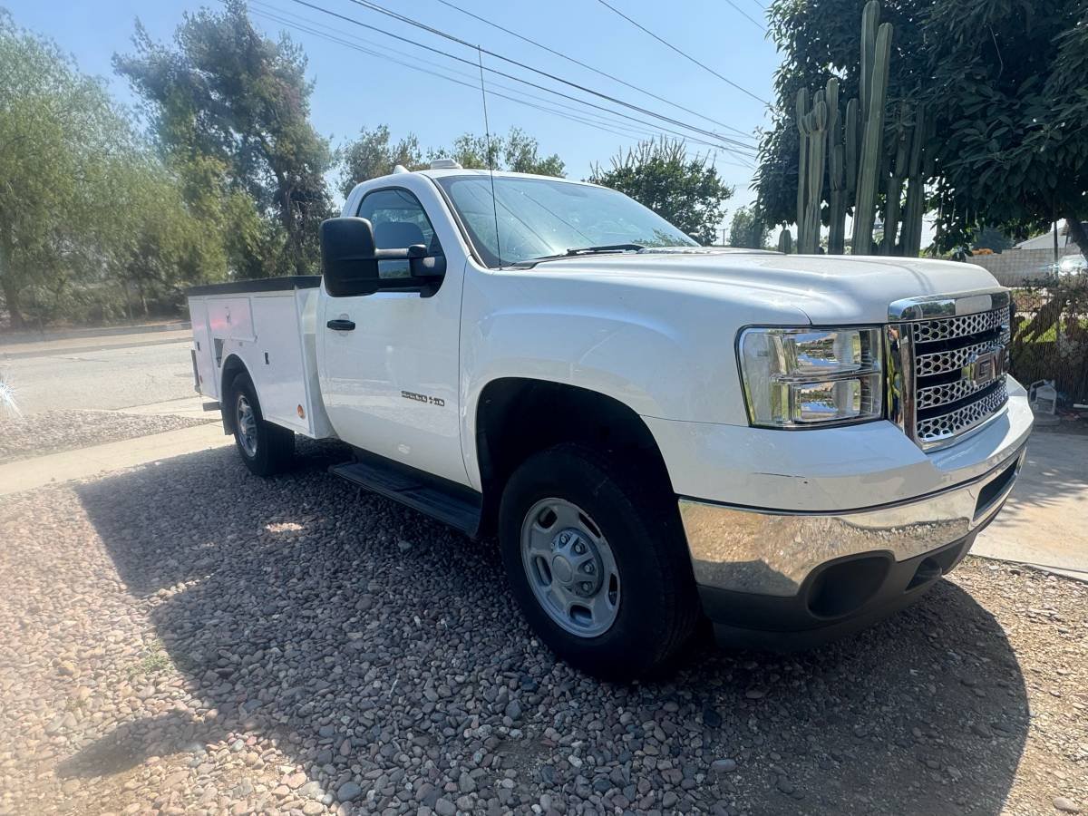 2012 GMC sierra 2500 HD 6.0 V8 – $11,800 (West Covina)