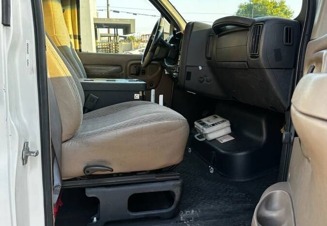 
								2005 Chevrolet C4500 8.1 V8 gas bucket tuck full									