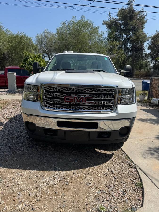 2012 GMC sierra 2500 HD 6.0 V8 – $11,800 (West Covina)