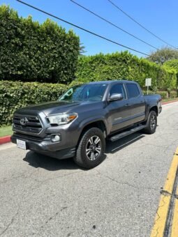 
										2017 Toyota tacoma SR5 full									