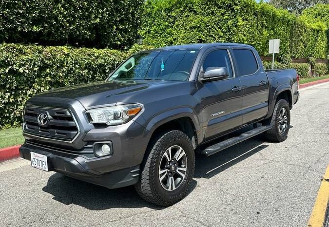 
								2017 Toyota tacoma SR5 full									