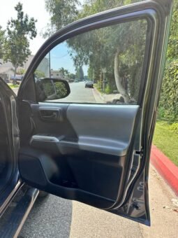 
										2017 Toyota tacoma SR5 full									