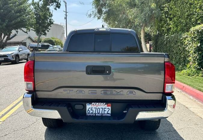 
								2017 Toyota tacoma SR5 full									
