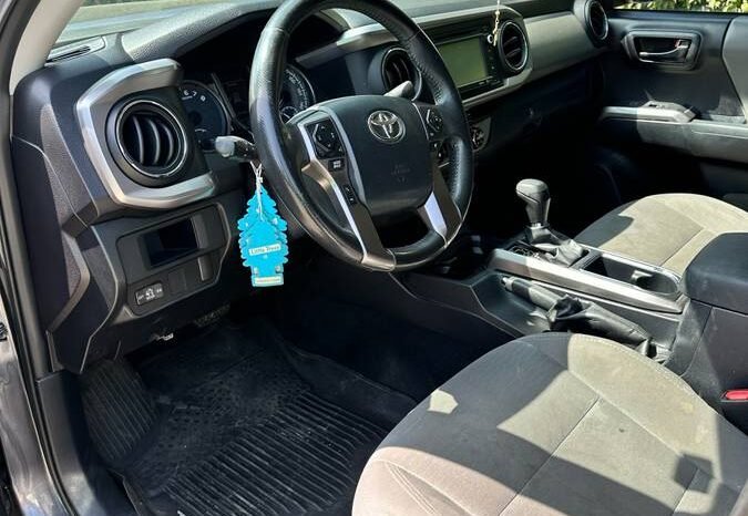 
								2017 Toyota tacoma SR5 full									