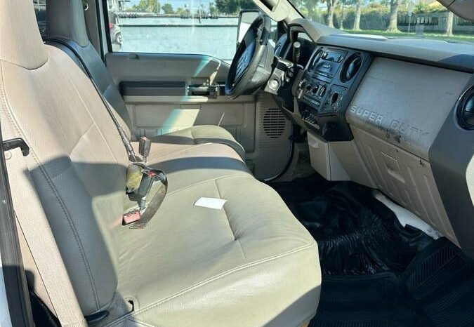
								2008 Ford F-350 XLT Super duty 6.8 full									