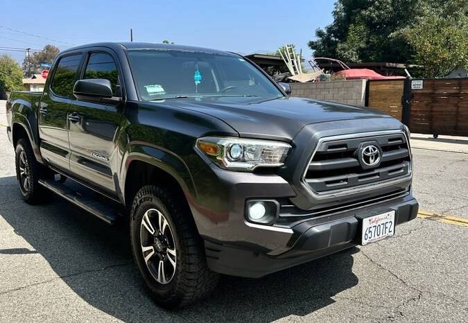 
								2017 Toyota tacoma SR5 full									