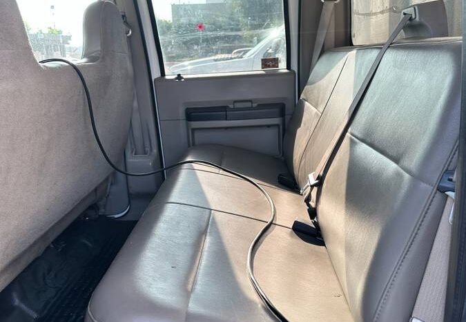 
								2008 Ford F-350 XLT Super duty 6.8 full									