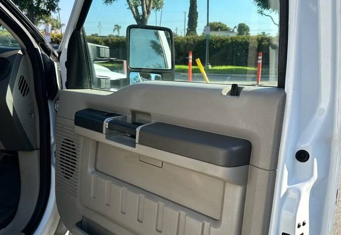 
								2008 Ford F-350 XLT Super duty 6.8 full									