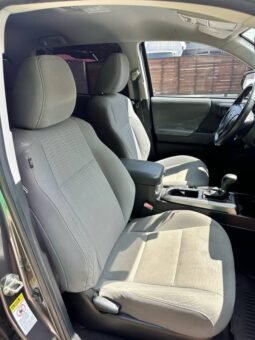 
										2017 Toyota tacoma SR5 full									