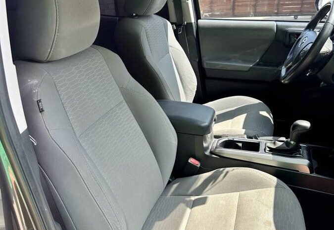 
								2017 Toyota tacoma SR5 full									