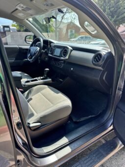 
										2017 Toyota tacoma SR5 full									