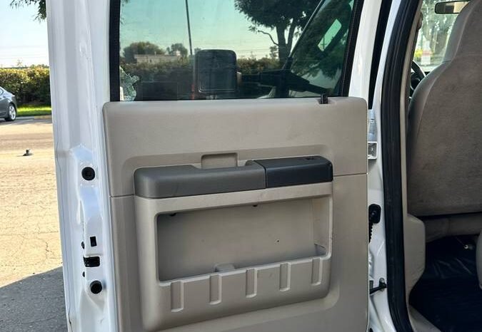
								2008 Ford F-350 XLT Super duty 6.8 full									