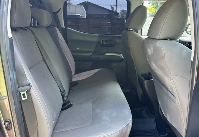 
								2017 Toyota tacoma SR5 full									