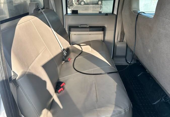
								2008 Ford F-350 XLT Super duty 6.8 full									