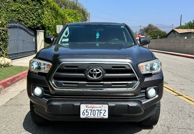 
								2017 Toyota tacoma SR5 full									