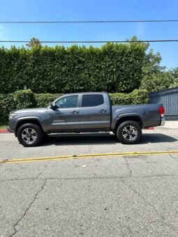
										2017 Toyota tacoma SR5 full									