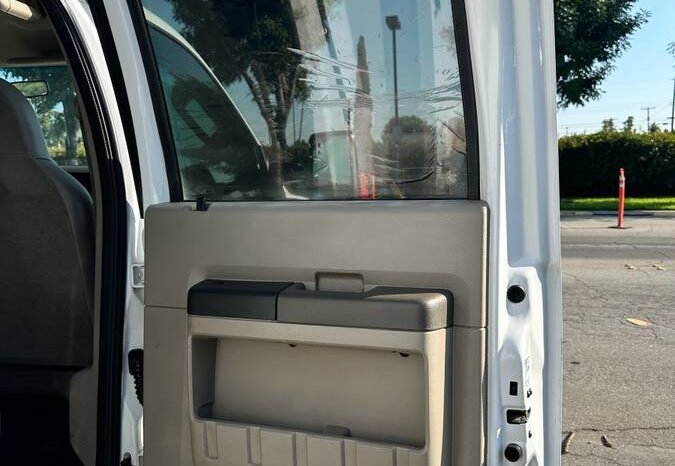 
								2008 Ford F-350 XLT Super duty 6.8 full									