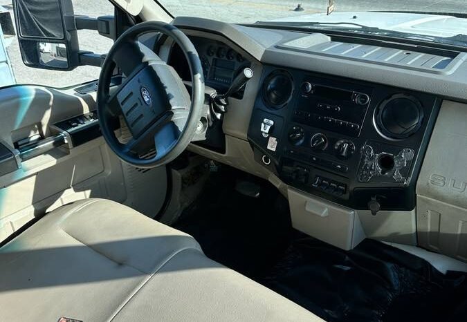 
								2008 Ford F-350 XLT Super duty 6.8 full									