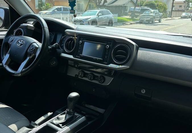 
								2017 Toyota tacoma SR5 full									