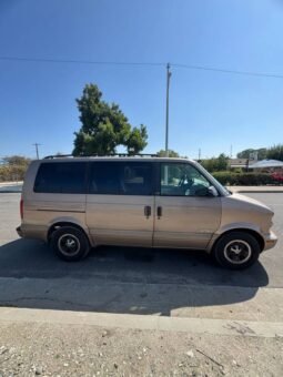 
										2000 Chevrolet Astro Van full									