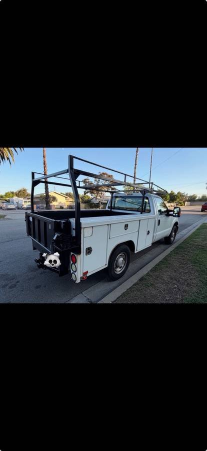 2011 Ford F-350 Super Duty Service Truck