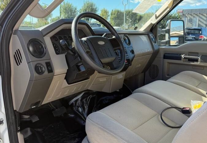 
								2008 Ford F450 6.8 V10 gas full									