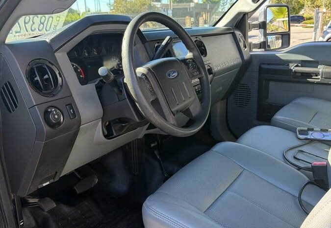 
								2016 Ford F-550 Super Duty 6.8 V10 full									