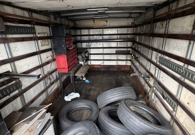 
								2014 Isuzu npr HD disele box truck full									