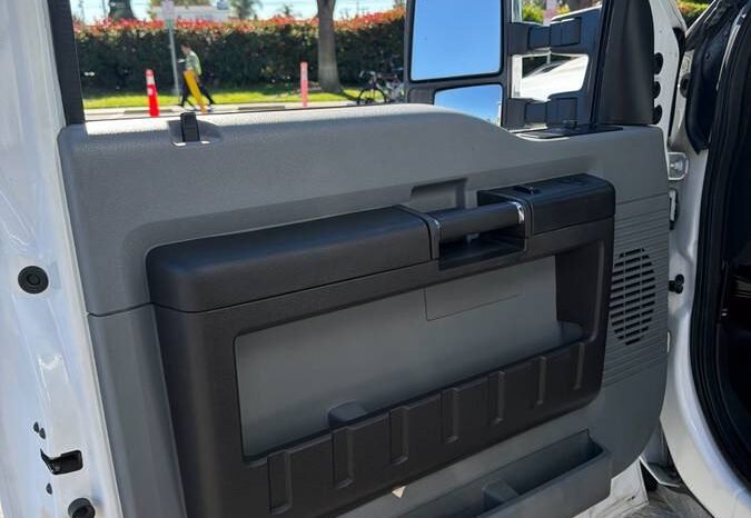 
								2016 Ford F-550 Super Duty 6.8 V10 full									