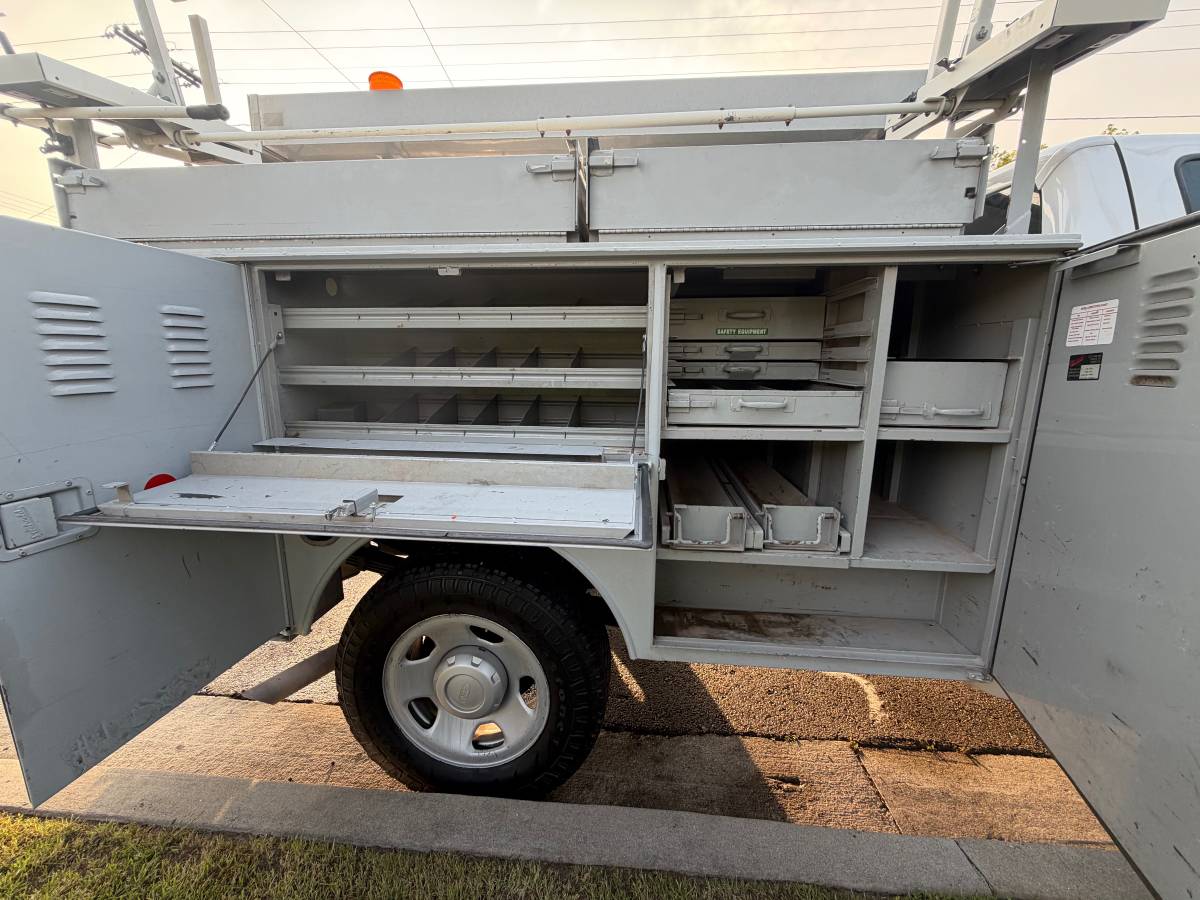 
								2008 Ford F350 Super Duty full									