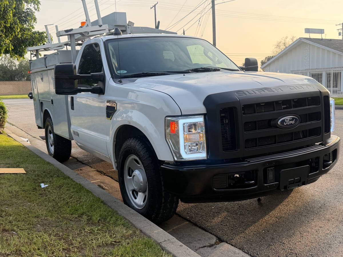
								2008 Ford F350 Super Duty full									