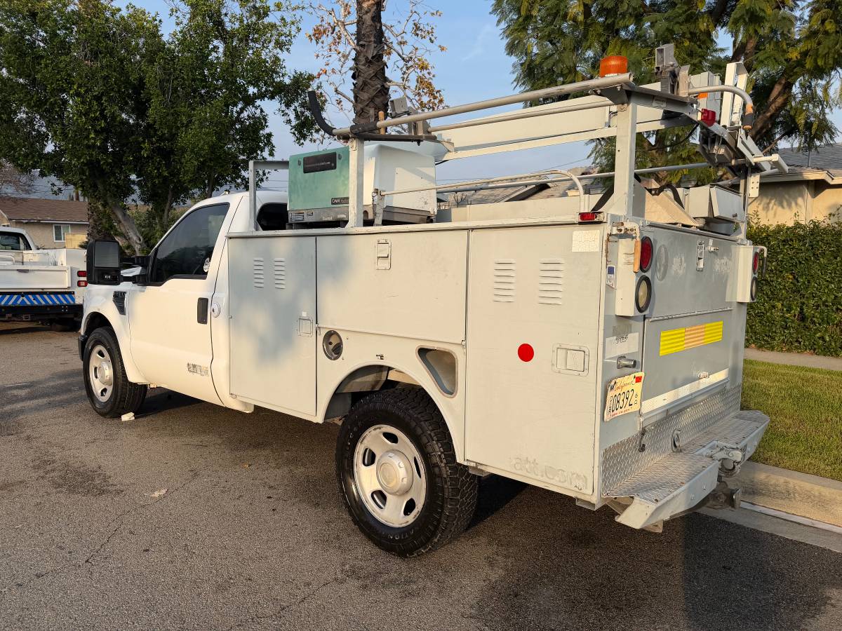 
								2008 Ford F350 Super Duty full									