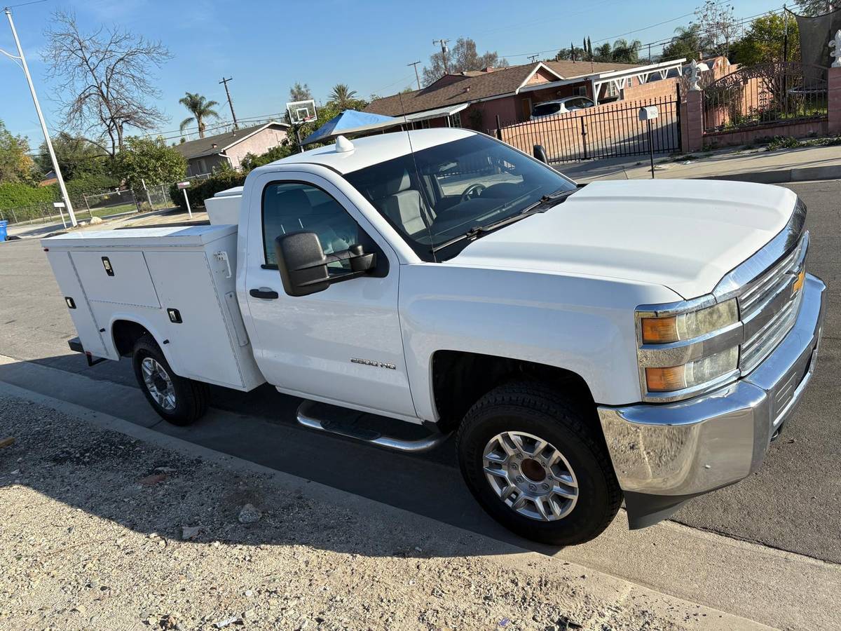 
								2015 Chevrolet Silverado 2500 full									