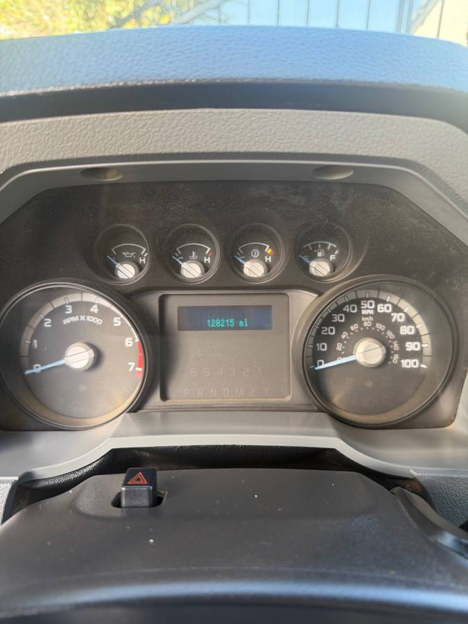 
								2011 Ford F250 Super Duty 6.2V8 full									