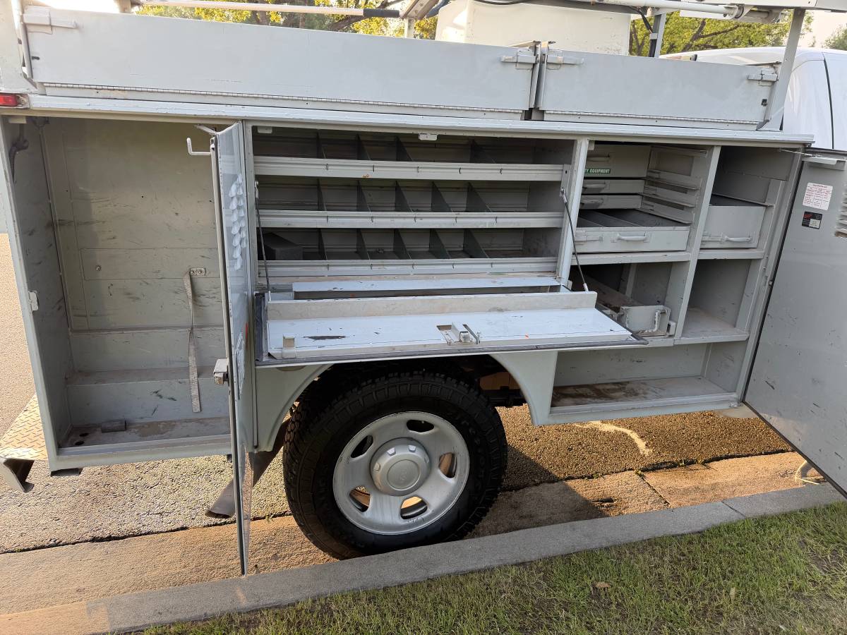 
								2008 Ford F350 Super Duty full									