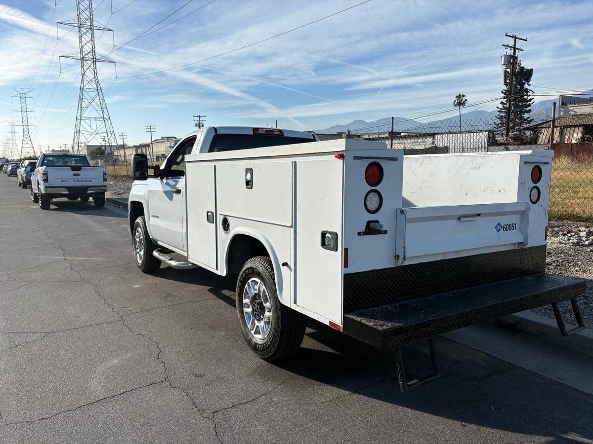 
								2015 Chevrolet Silverado 2500 full									