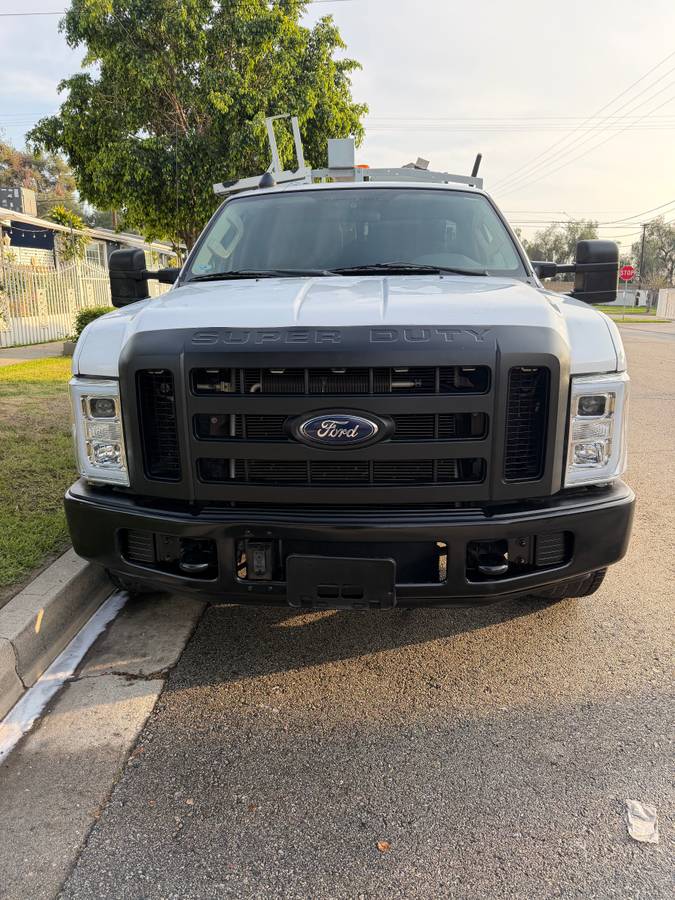 
								2008 Ford F350 Super Duty full									
