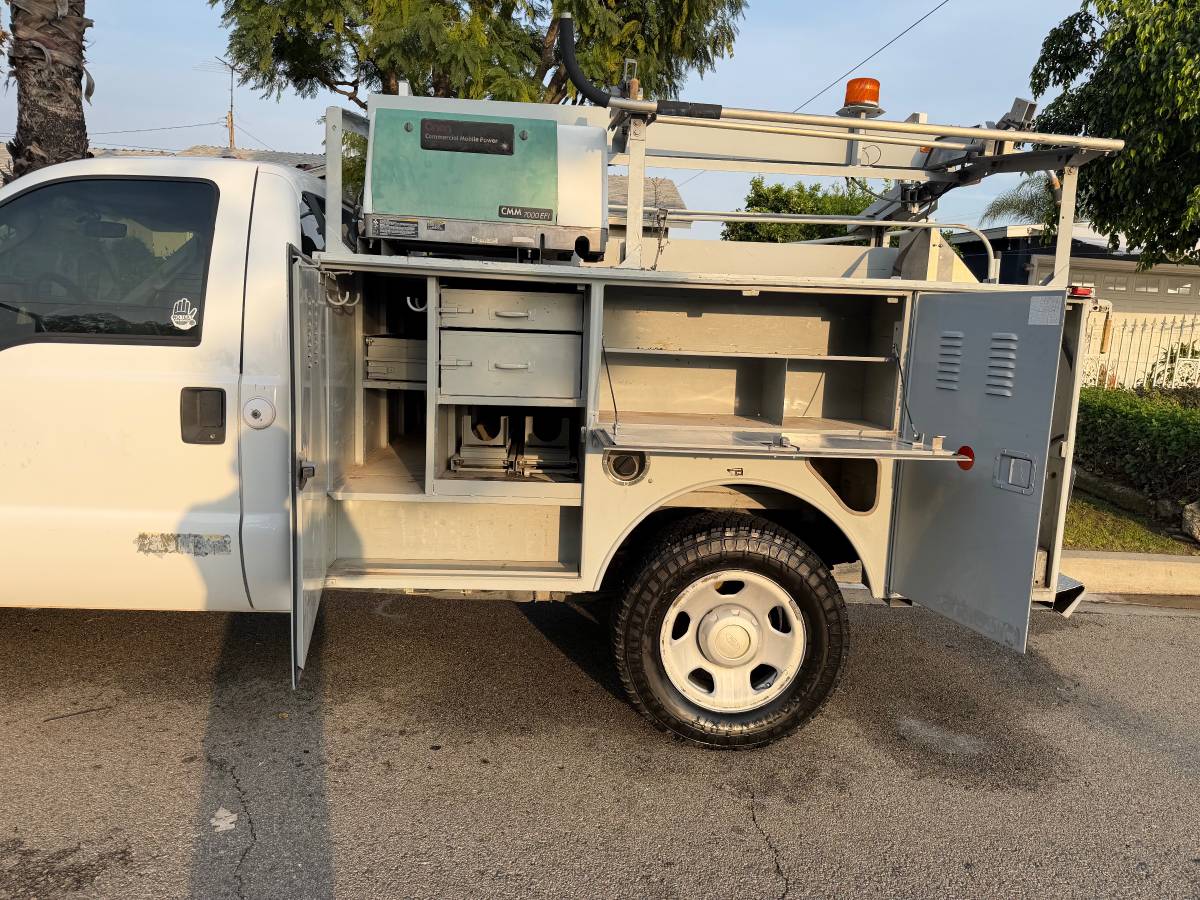 
								2008 Ford F350 Super Duty full									